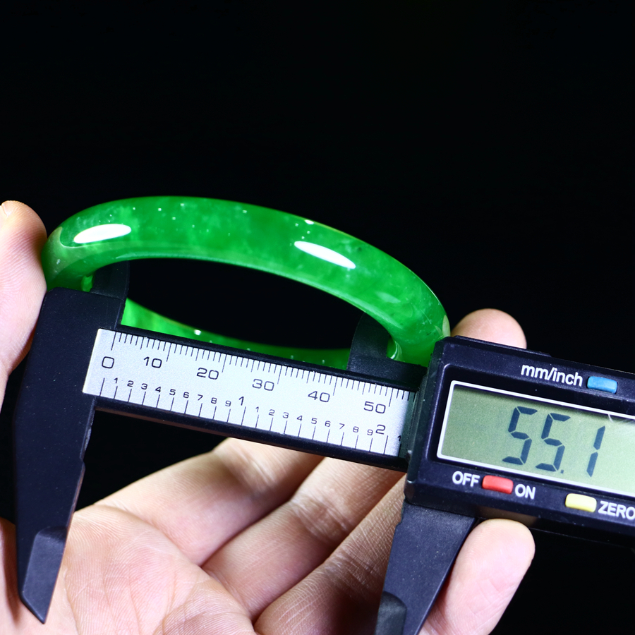 Jadeite bangle with full color and icy texture. Inner diameter: 55.1mm. - 图片 5