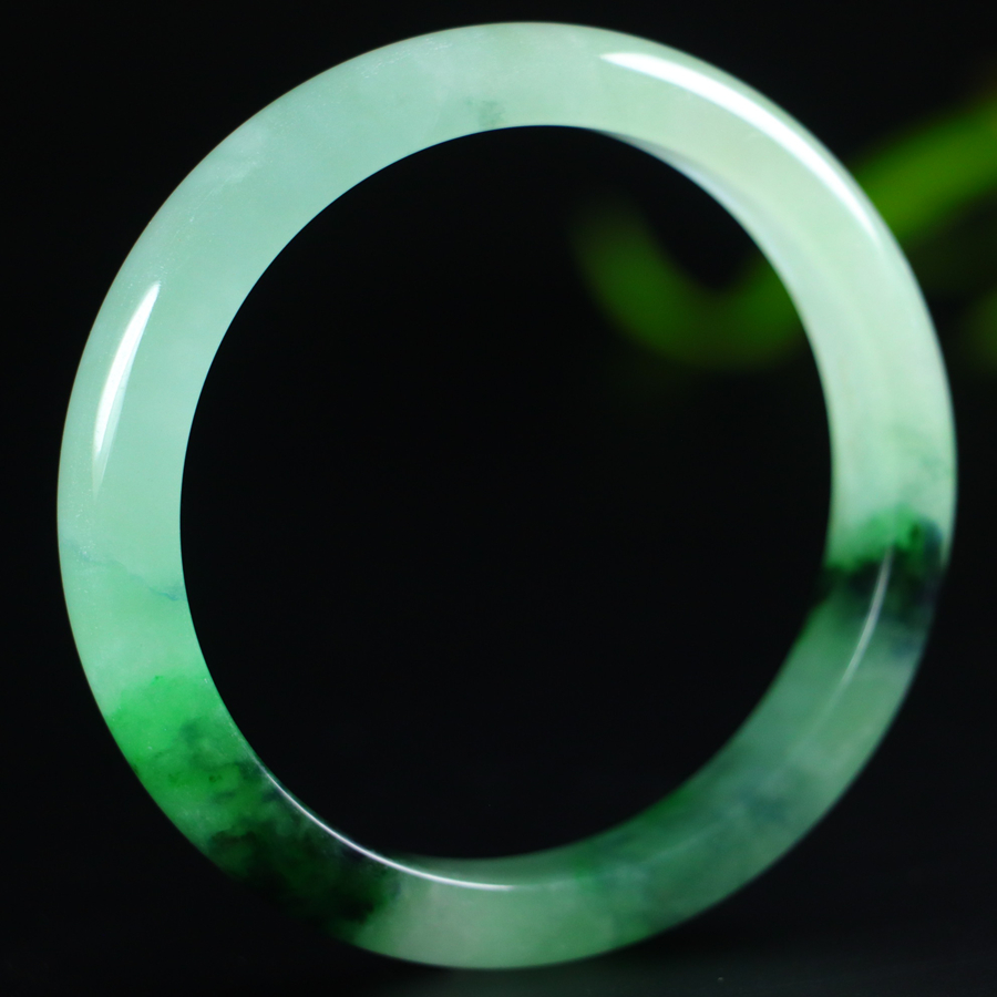 Jadeite bangle with icy texture and floating green flowers. Inner diameter: 58.1mm - 图片 3