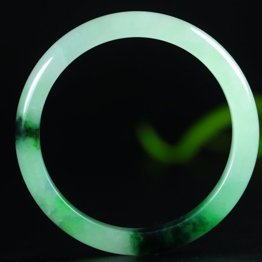 Jadeite bangle with icy texture and floating green flowers. Inner diameter: 58.1mm - 图片 4