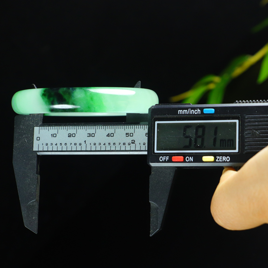 Jadeite bangle with icy texture and floating green flowers. Inner diameter: 58.1mm - 图片 5