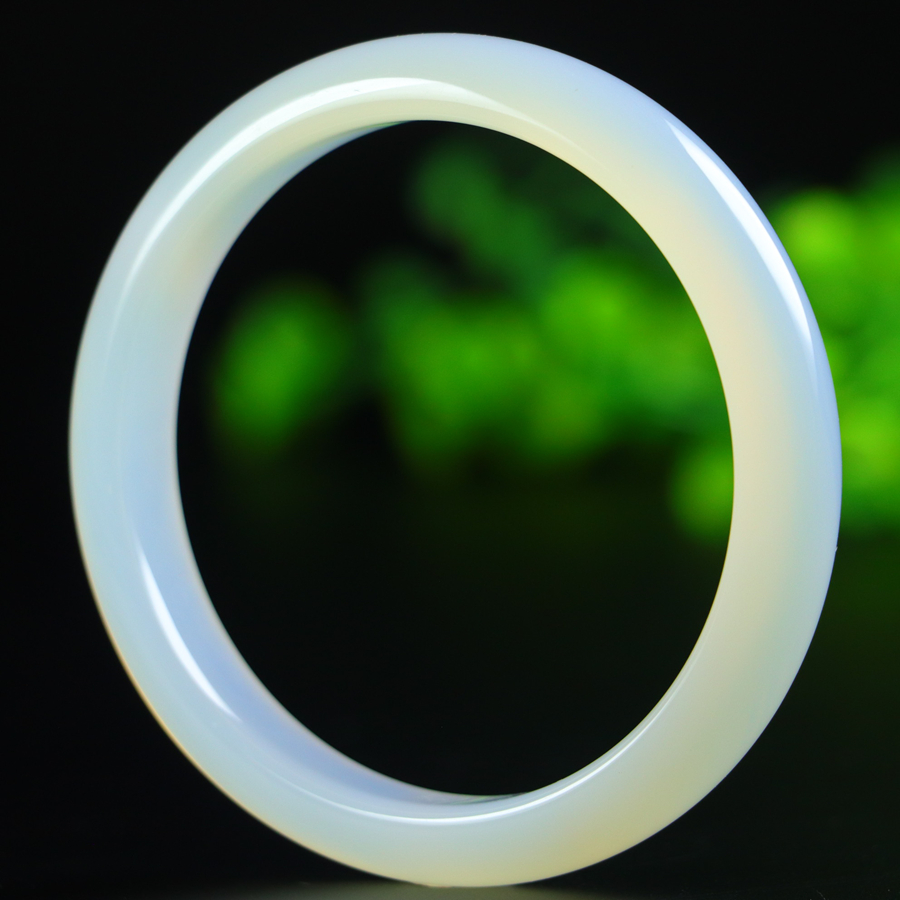 Natural ice-grade white chalcedony bangle bracelet. Inner diameter: 57.7mm - 图片 2