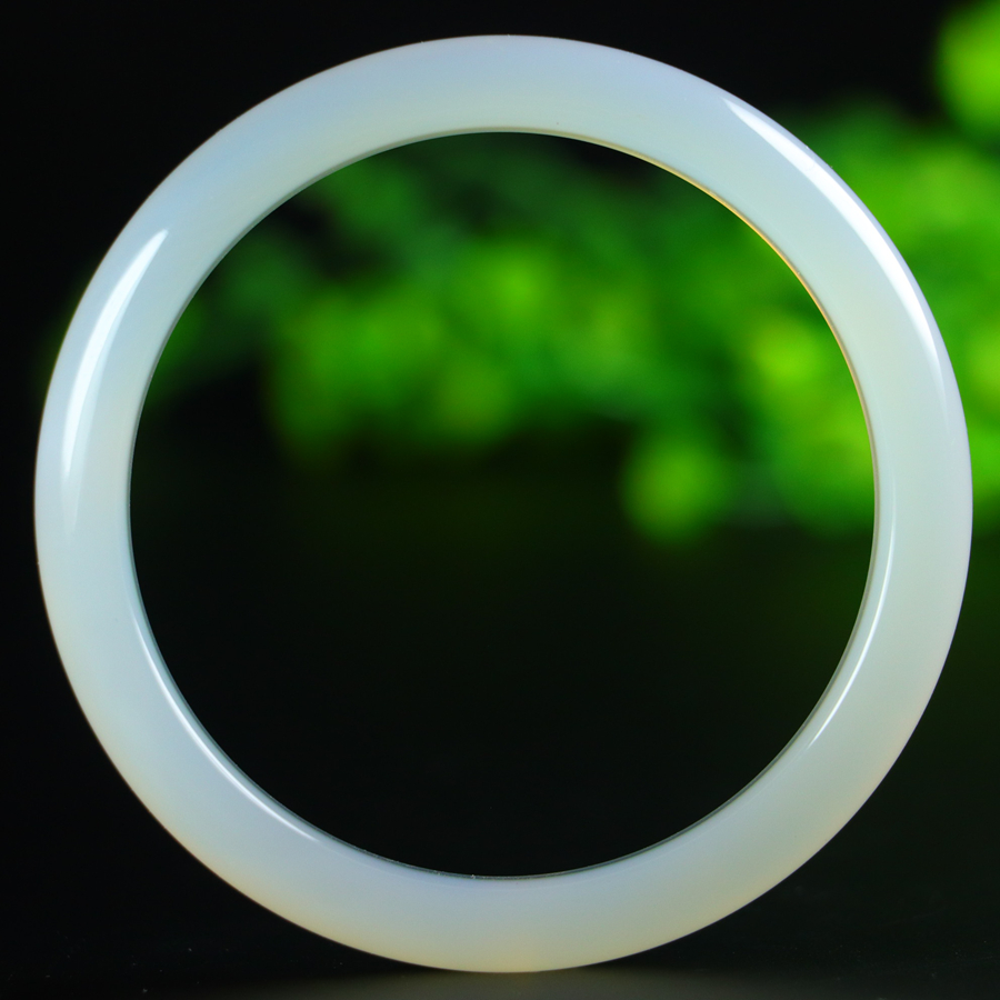 Natural ice-grade white chalcedony bangle bracelet. Inner diameter: 57.7mm - 图片 3