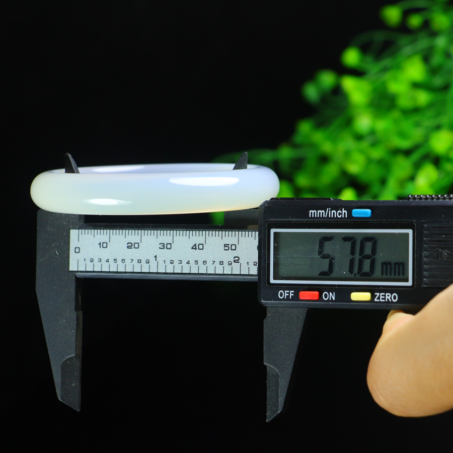 Natural ice-grade white chalcedony bangle bracelet. Inner diameter: 57.7mm - 图片 4