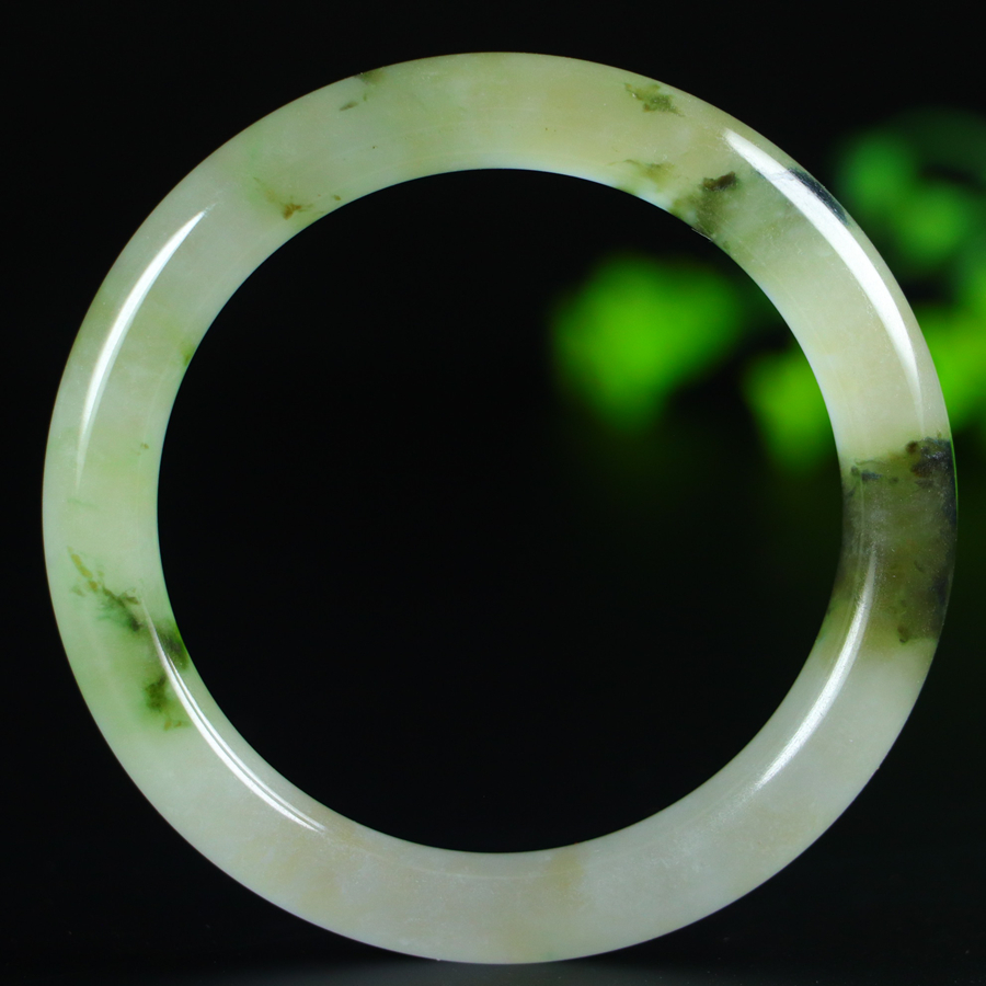 Jadeite bangle with icy texture and floating patterns. Inner diameter: 56.4mm. - 图片 4