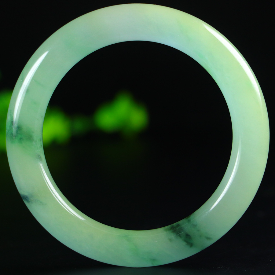 Jadeite bangle with icy texture and floating patterns. Inner diameter: approximately 59.8mm. - 图片 3