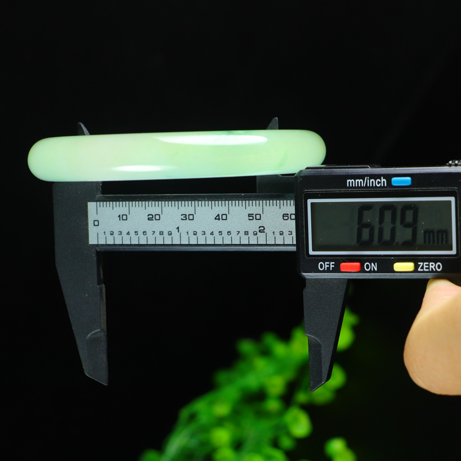 Jadeite bangle with icy texture and floating patterns. Inner diameter: approximately 59.8mm. - 图片 4