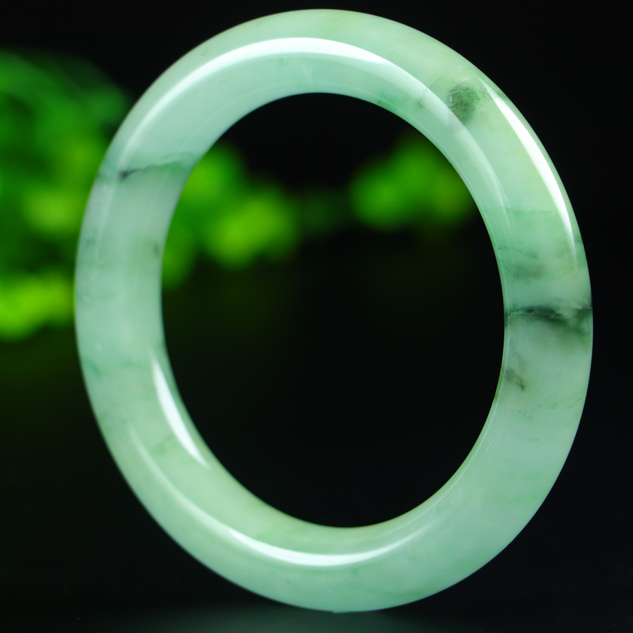 Jadeite bangle with icy texture and floating patterns. Inner diameter: approximately 60.2mm. - 图片 2