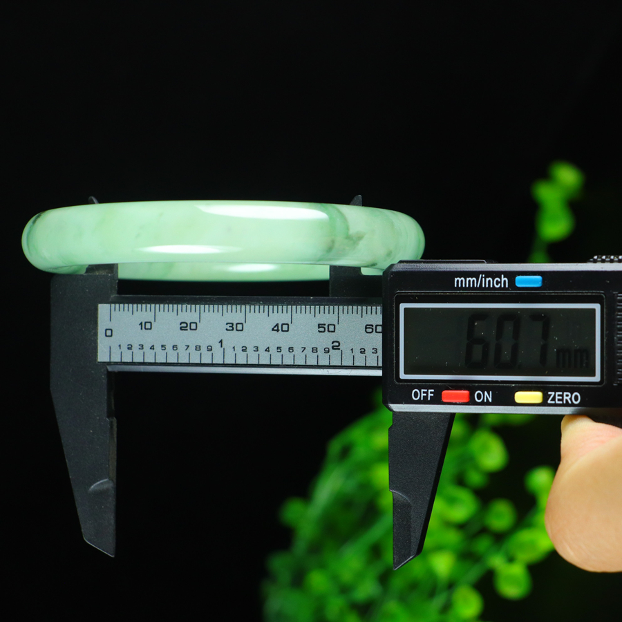 Jadeite bangle with icy texture and floating patterns. Inner diameter: approximately 60.2mm. - 图片 4