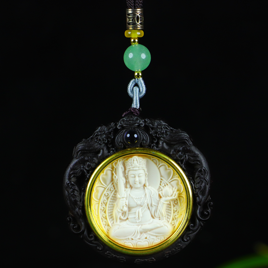 A natural, top-quality mammoth ivory pendant inlaid with sandalwood and depicting the Bodhisattva Akasagarbha. - 图片 2