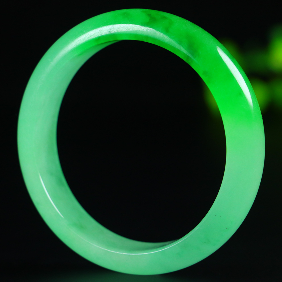 Icy jadeite bangle with vibrant green color. Inner diameter: 53.3mm - 图片 2