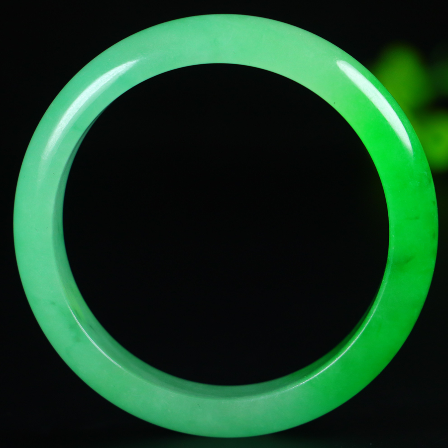 Icy jadeite bangle with vibrant green color. Inner diameter: 53.3mm - 图片 3