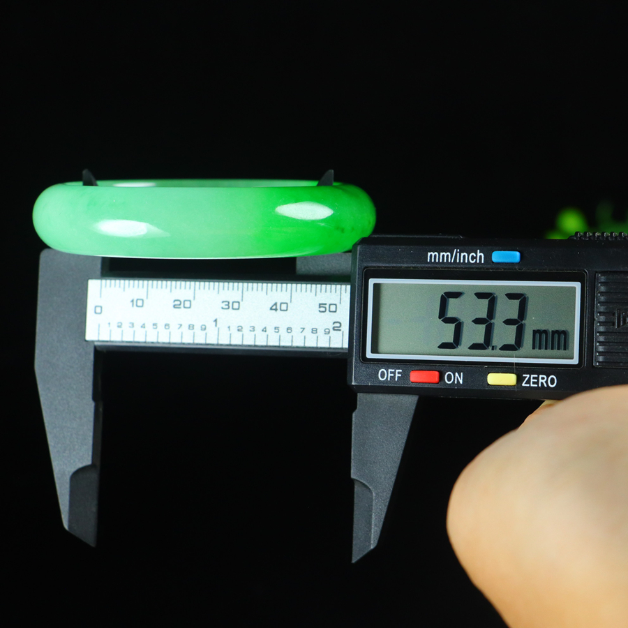 Icy jadeite bangle with vibrant green color. Inner diameter: 53.3mm - 图片 4