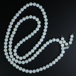 108-bead natural deep-sea giant clam shell prayer beads