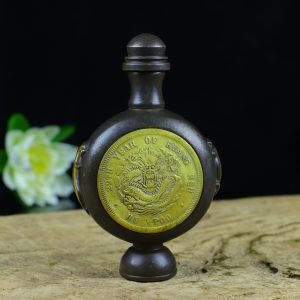 Old collection treasure: Copper inlaid with silver dollar and dragon pattern snuff bottle