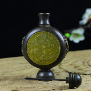 Old collection treasure: Copper inlaid with silver dollar and dragon pattern snuff bottle