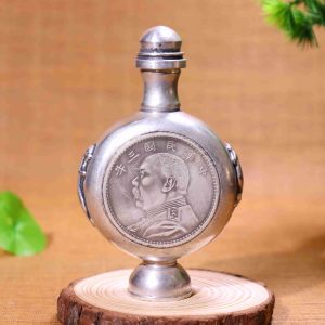 Old collection treasure: A copper gilded with silver and inlaid with silver dollar dragon pattern snuff bottle