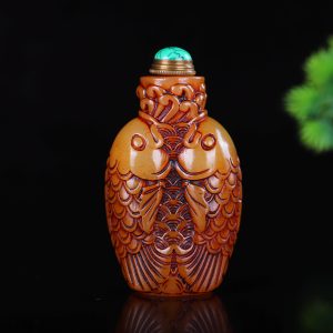 Old collection, suspected of being a seal and snuff bottle in the shape of two fish made of Tianhuang stone.