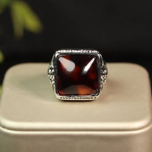 An old collection, a suspected tortoiseshell inlaid ring, one piece.