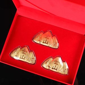 A set of surface gold-bearing mountain range