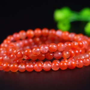 One high-quality round bead necklace of Baoshan Nanhuo agate.