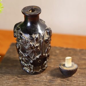 A suspected rhinoceros horn "Many Children and Much Happiness" snuff bottle