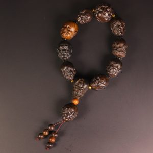 Natural old material black kanchanamari agarwood carving of eighteen monks holding There is a certificate.