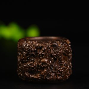 Natural old material black agarwood dragon-shaped finger guard with the theme of the dragon protecting its master.